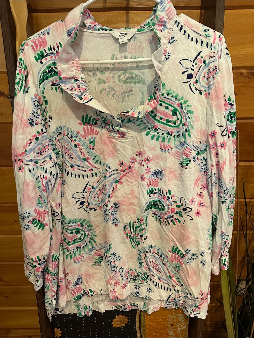crown & ivy White Floral Paisley Ruffle-Neck Tunic